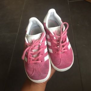 LITTLE GIRLS ADIDAS GAZELLE SHOES!